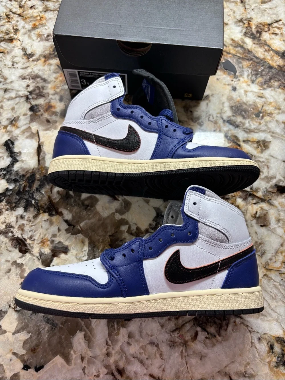 Jordan 1 High - White/Navy/Black